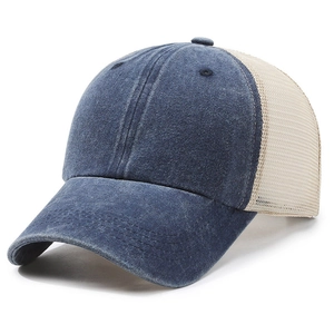 Casquette trucker en denim bleu marine et maille beige avec délavage vintage et visière courbe