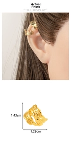 Macro detail of golden feather ear cuff showing 1.43cm size and delicate metal textures
