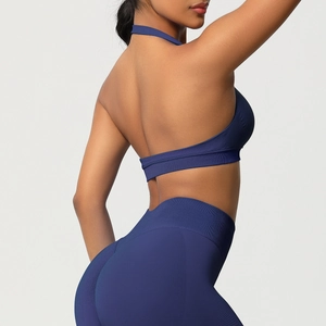 Détail du soutien-gorge de yoga dos nu sans couture et legging bleu marine