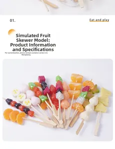 Macro-opname van realistische kunstfruitspiesen met aardbeien- en sinaasappelmodellen