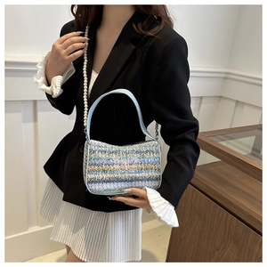 Sac bandoulière tricoté avec broderie papillon rose et élégante bandoulière perles