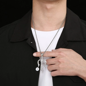 Pendentif trident argenté pour homme en acier inoxydable avec chaîne torsadée