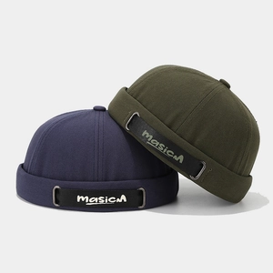 Bonnets docker bleu marine et vert armée avec broderie de lettres tendance