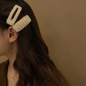 Plush 2-piece set of beige faux mink fur hair clips for women's autumn winter hairstyles