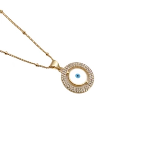Collier doré avec pendentif œil maléfique bleu et pierres en zircone sur chaîne à billes