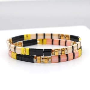 Braccialetti bohémien con perline Tila geometriche piatte e colorate in resina impilate