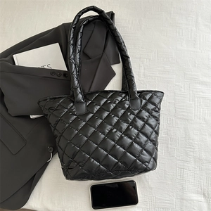 Sac fourre-tout noir matelassé avec motif en losanges et grande capacité pour femme