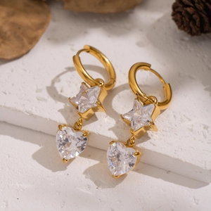 Créoles en acier inoxydable plaqué or 18 carats avec breloques étoiles et cœurs en zircon
