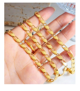 Detail of 18k gold plated stainless steel necklace with hollow oval geometric chain links