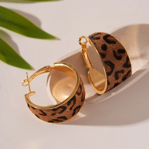Retro flocking leopard print geometric heart earrings with vintage gold metal accents