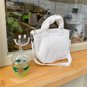Sac fourre-tout en velours côtelé blanc avec poignées rembourrées et bandoulière amovible