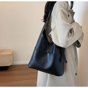 Sac hobo porté épaule avec texture litchi et poche latérale pour grande capacité
