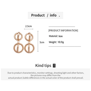 Detailed dimension guide for hollow geometric hoop earrings with 2.5cm width and 5cm height