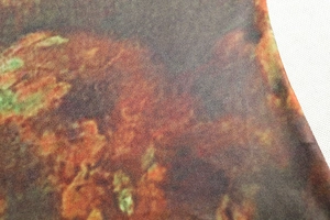 Détail macro du tissu imprimé artistique aux textures de tricot rouges et jaunes vives
