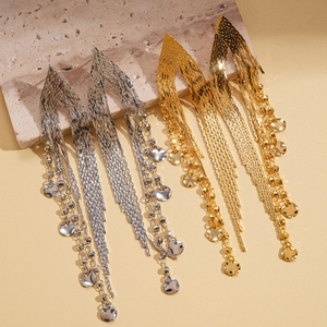 Boucles d'oreilles longues à pampilles en métal doré 18 carats sur socle en pierre