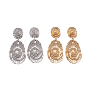 Boucles d'oreilles pendantes spirales géométriques en or et argent avec texture