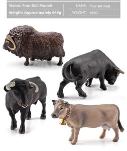 Ensemble de figurines de bétail réalistes montrant les muscles et les textures du poil