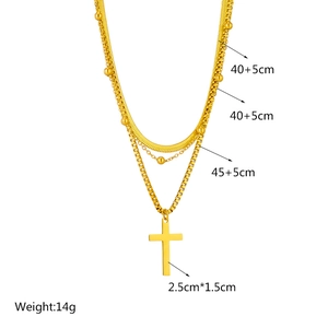 Gelaagde gouden titanium ketting met kruishanger inclusief slangen- en blokkettingen