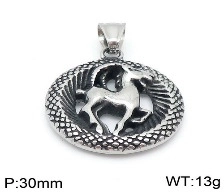 Gros plan du pendentif vintage 30mm en acier avec gravure de cheval et bordure