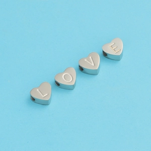 Perles alphabet en forme de cœur en acier inoxydable argenté pour création de bijoux