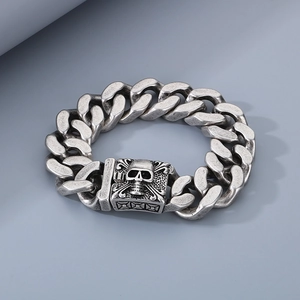 Vintage stainless steel Cuban link bracelet for men with skull buckle in gothic punk style