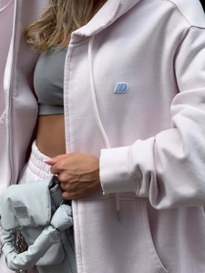 Sweat à capuche oversize rose avec fermeture éclair et broderie lettre D bleue