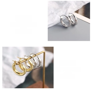 Detail of 304 stainless steel hoop earrings with anti-allergy 18K gold plated finish