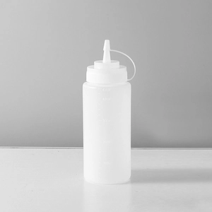Transparente 450ml Dosierflasche aus Kunststoff mit Skala und spitzem Verschluss