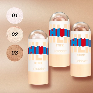 Drei Nuancen langanhaltender Cremiger Highlighter-Sticks mit metallischem Glanz und Textur