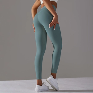 Détail du legging de yoga taille haute sans couture avec effet push-up en bleu sarcelle