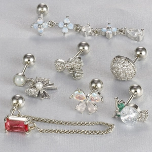 Détails de piercings d'oreille en acier inoxydable avec papillons et opales