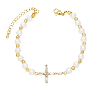 Elegantes Perlenarmband mit Goldperlen, Kristallkreuz und verstellbarem Verschluss für Damen