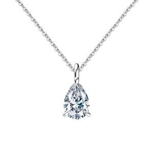 Collier avec pendentif poire en zircon et monture à trois griffes en finition argent