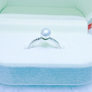 Elegant 925 sterling silver ring with a round white freshwater pearl and small diamonds