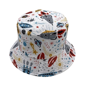 Sombrero de pescador blanco con estampados de cohetes y planetas para sol al aire libre