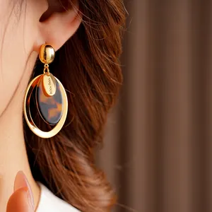 Gold-plated oval resin drop earrings with tortoiseshell texture and handmade metal ring