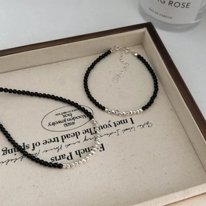 Minimalist 925 silver and black agate beaded necklace and bracelet set in wooden tray