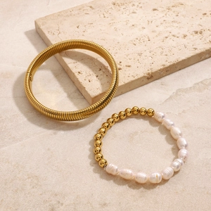 Set di bracciali in acciaio inossidabile placcato oro 18 carati con perle d'acqua dolce