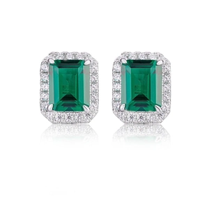 Élégantes boucles d'oreilles en émeraude avec halo de diamants et finition argent S925
