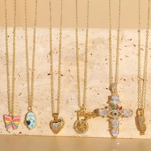 Collier Pendentif en Cuivre Zirconia Émail Rétro Bohème pour Femme Plaqué Or Mauvais Œil Croix Papillon Cœur Bijoux