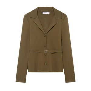 Ensemble cardigan et jupe en maille vert olive avec ceinture et boutons