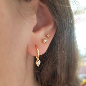 Fashionable 18k gold earrings set with diamond pendant and pearl stud for women