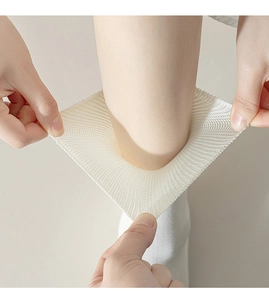 Close-up showing the elastic stretch and breathable mesh design of the soft cotton socks cuff.