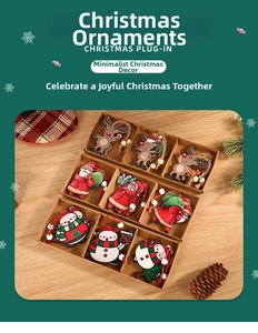 Lot de neuf ornements de Noël en bois avec Père Noël et renne dans une boîte cadeau en kraft