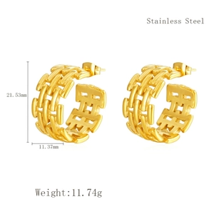 Detailed size and weight specs of gold stainless steel woven C-shaped earrings