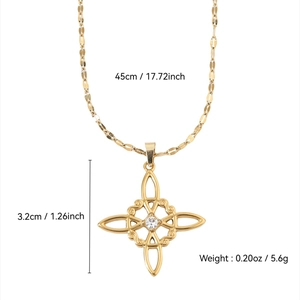 Detailed view of 18k gold starfish clover pendant with 45cm chain and size measurements