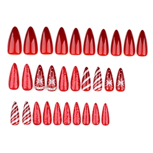 Set unghie finte natalizie con glitter rossi, fiocchi di neve e motivi a strisce
