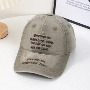 Vintage gewaschene olivgrüne Baseballkappe mit Stickerei im gemütlichen Retro-Stil