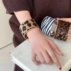 Bracelet Manchette Ouverte Large Imprimé Léopard Fausse Fourrure Alliage Zèbre Motif Animal Réglable Bijoux Vintage