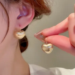 Vintage Heart Dangle Earrings Copper Gold Plated Brushed Matte Satin Minimalist Chic Style For Women